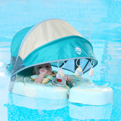 Bébé nageant en toute sécurité avec la bouée Mambobaby™ Seashell